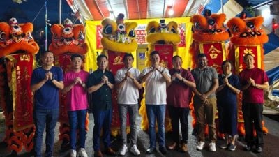 沙威村委会新年联欢晚会，逾2千人到场共庆