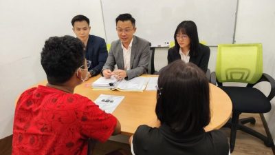 5年前被指领养手续未办妥，17岁少年重获公民权