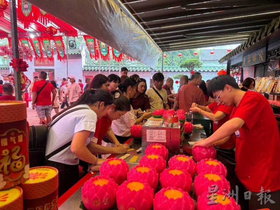 （已签发）柔：**版二**大年初二街道冷清，景点人潮热闹