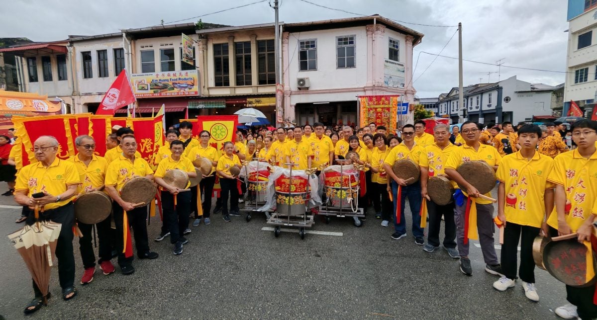 峇华团新年庆典大游行，52队伍参与峇市春意浓