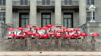 中艺术家刘勃麟 携近百人“隐身”狮城2古迹