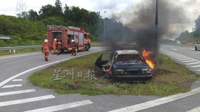 轿车失控撞路墩着火烧毁  受伤父子及时获救