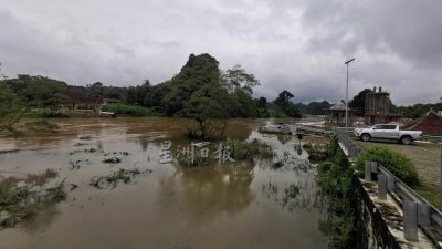 漏夜持续强降雨  石隆门多处闪电水灾（附视频）