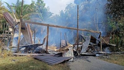 疑嗑毒儿纵火．2木屋被夷为平地