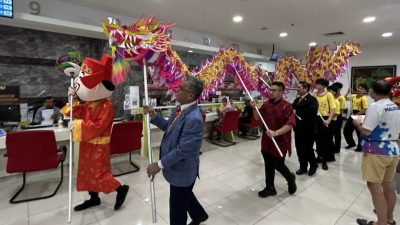 舞狮舞龙来拜年  芙蓉市政厅闹哄哄