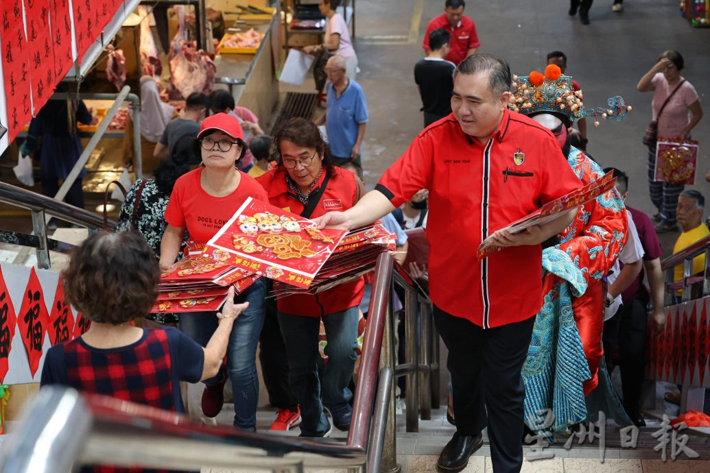 NS封面芙蓉：芙蓉国会议员服务中心再办“鲜猪肉大平卖”，民众清晨4时排队抢购猪肉