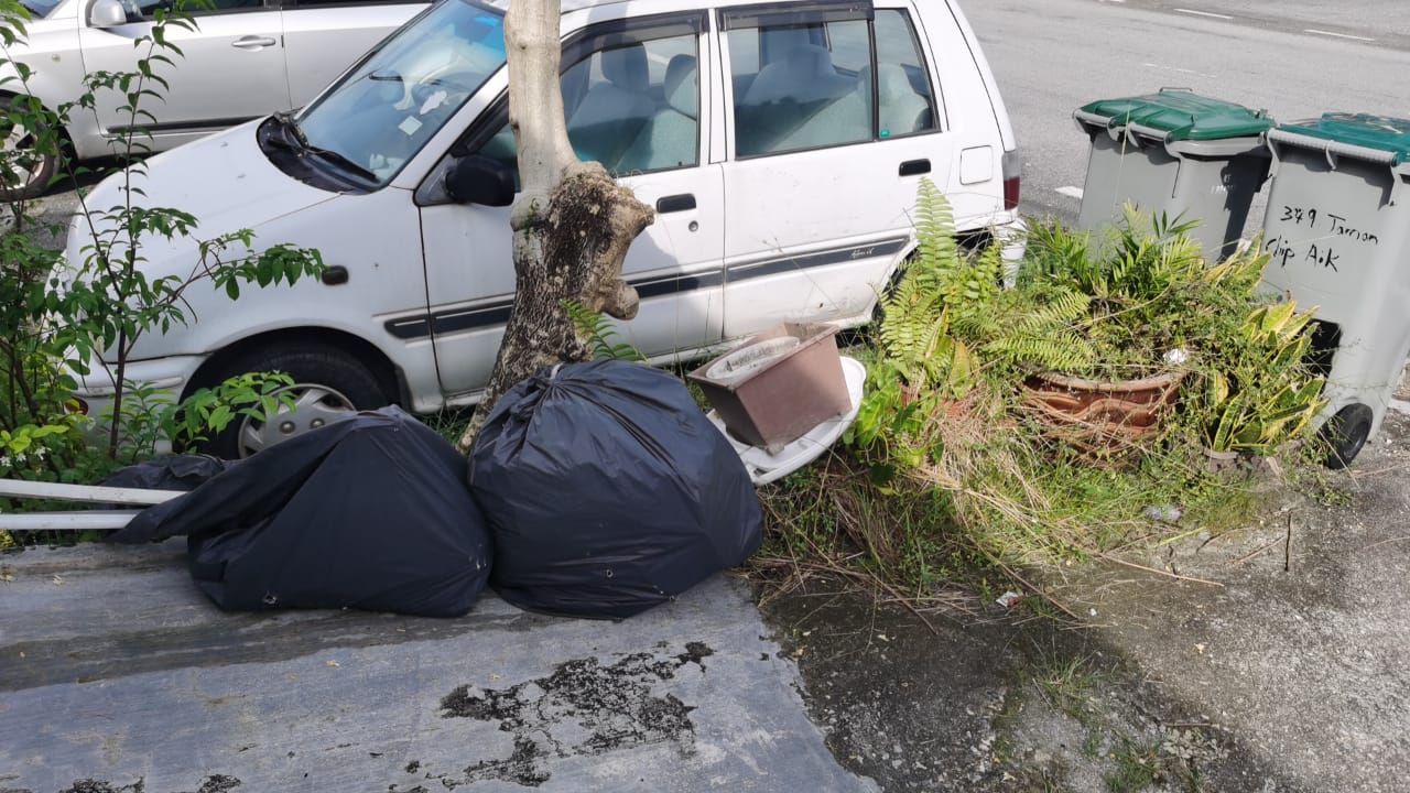 NS芙蓉/趁新年大扫除，罗白州议员服务中心鼓励民众上门捐赠旧衣物