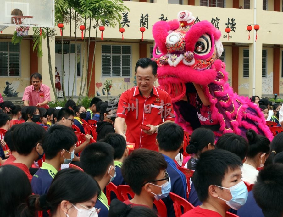 谢琪清：解决教师短缺  应大增师训录取名额