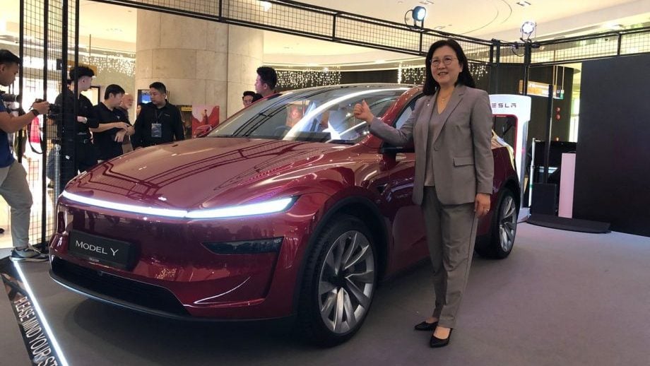 全新Tesla Model Y亚洲首秀 ION Orchard展现未来出行的可能