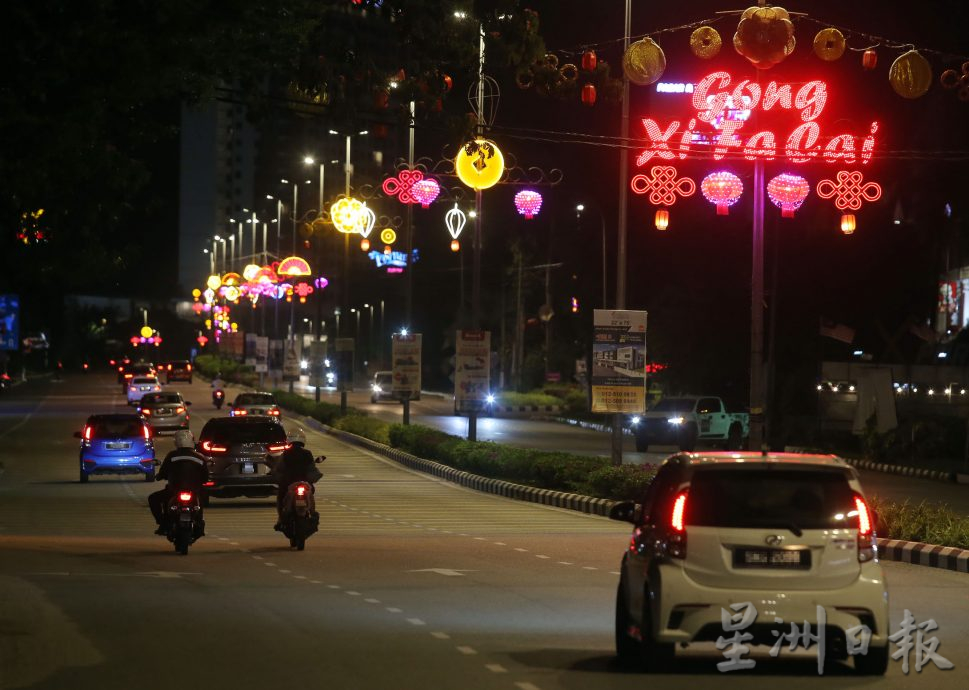 春林大地红灯笼高挂 春意围绕送美好祝福