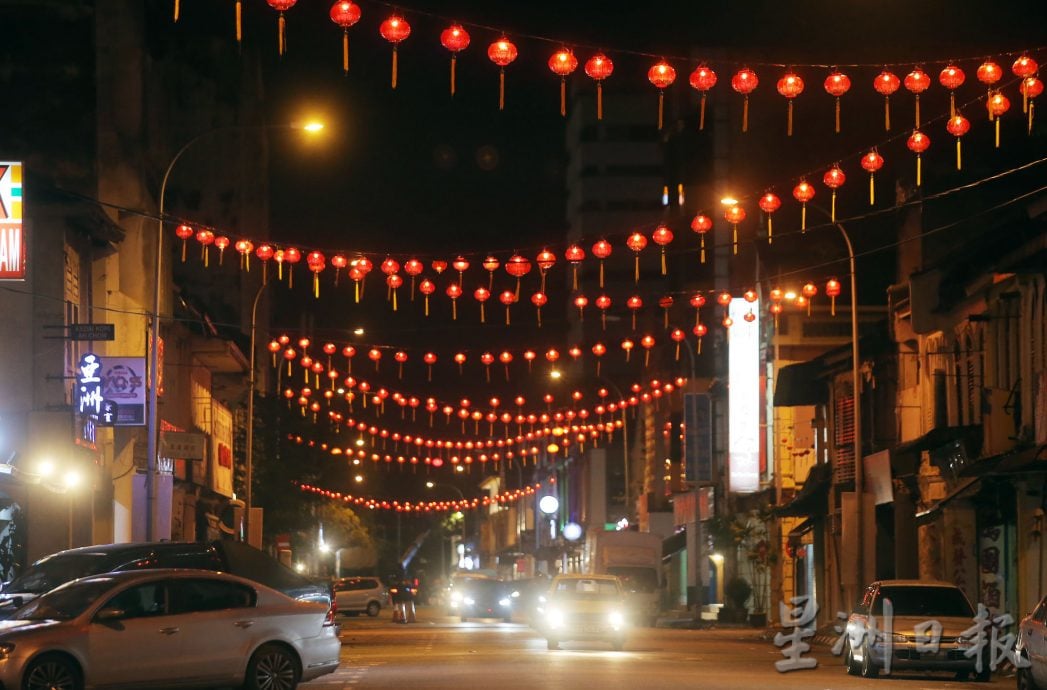 春林大地红灯笼高挂 春意围绕送美好祝福