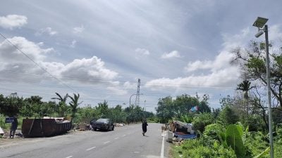 采太阳能板供电 . 黑区装电眼 揪垃圾虫