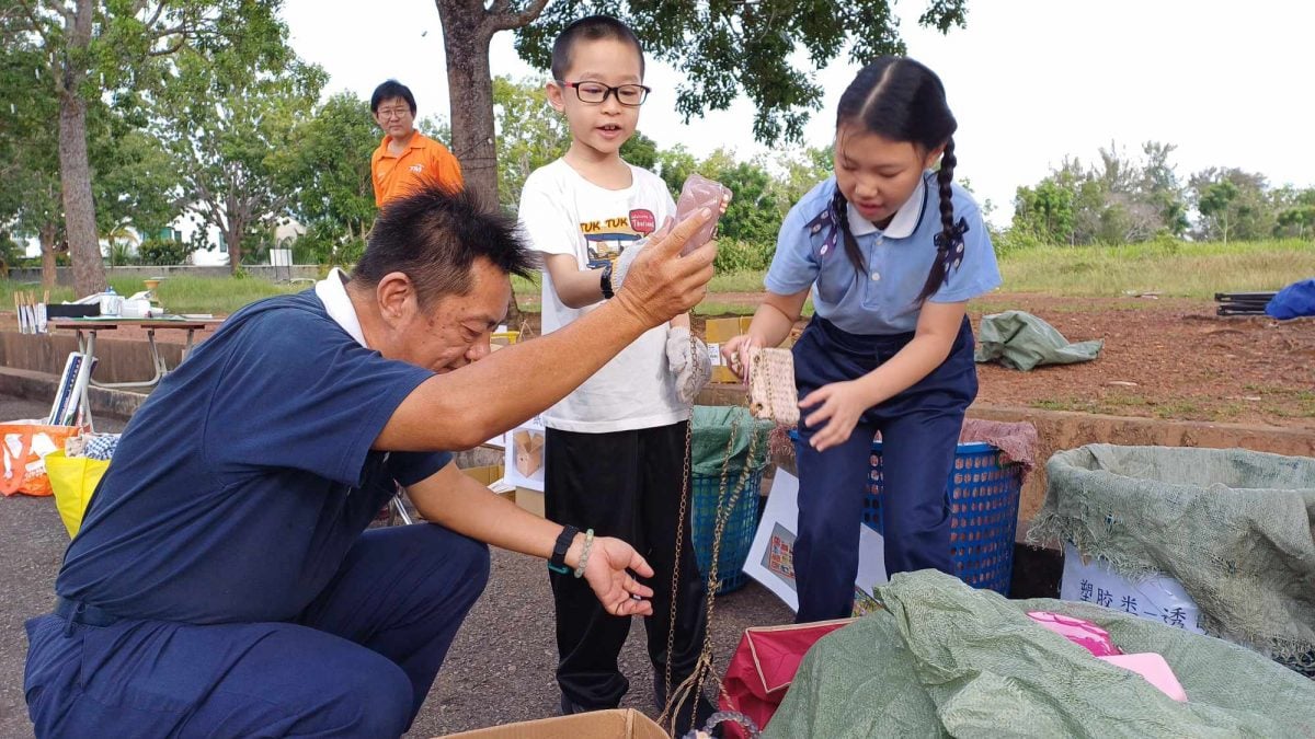 ★供上网 / 绿量（大北马）慈济人在斑鸠湾城镇的大路边一个月一次设资源回收站获民众支持