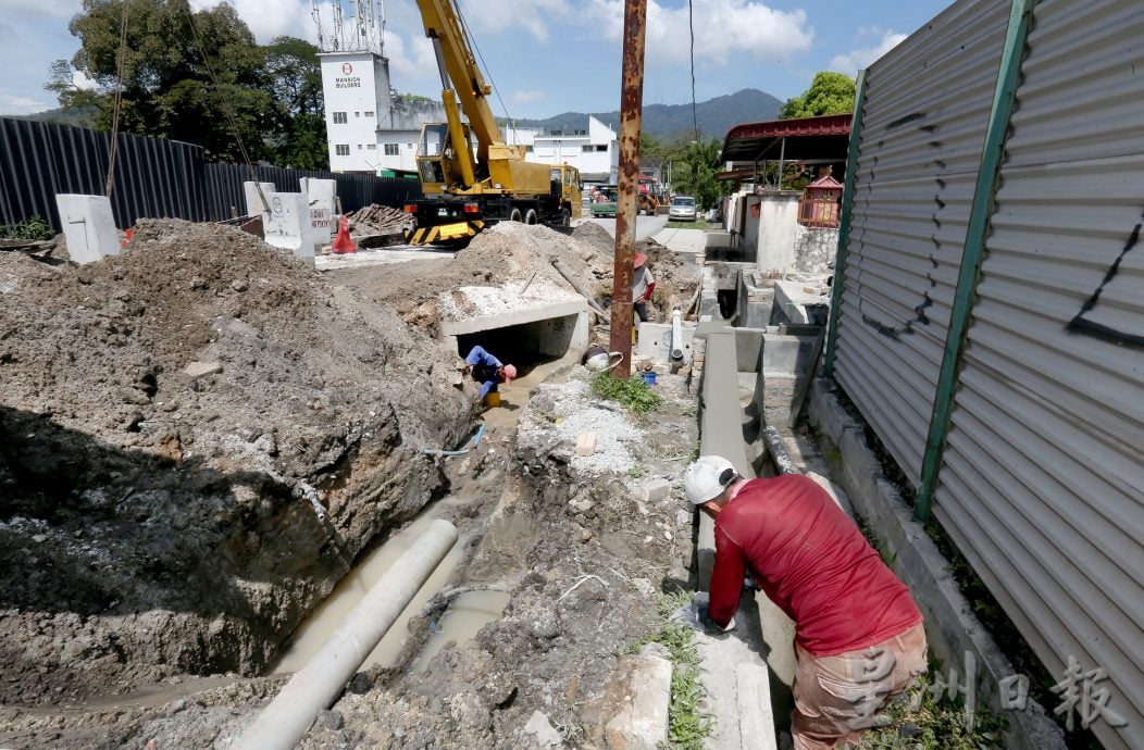 万里望更新地下水喉制水 商贩提早储水应对