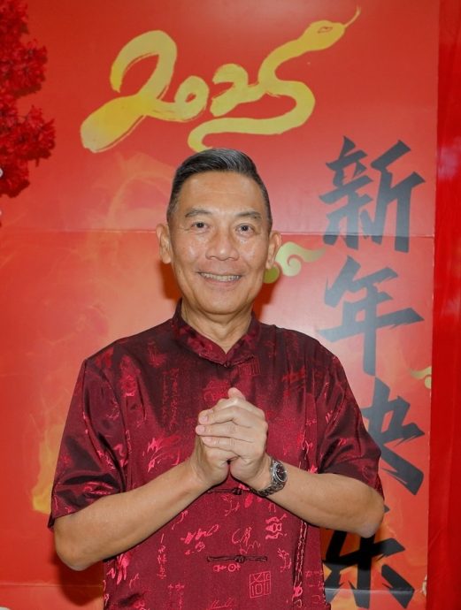 东：丹华堂会长拿督黄保俊呼吁州内符合资格的大专学子踊跃申请2025年《华总-Carlsberg教育助学金》