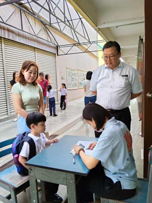 东：金马扬华小24名一年级新生