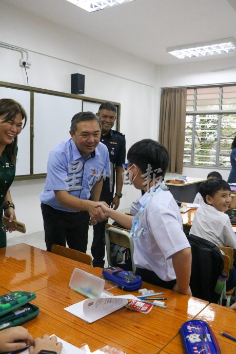 培明华小开课 157名学生报到