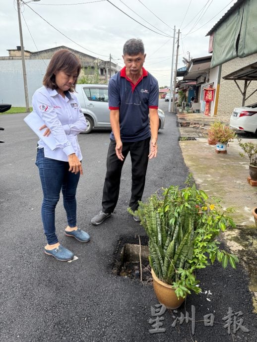 :铺路铺到消防栓陷洞引不满/4图