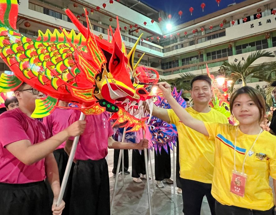 大都会//（主文）兴华中小学校友会新春大团拜