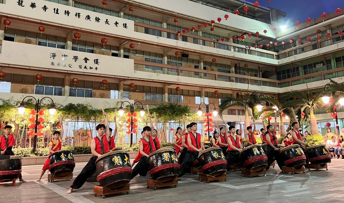 大都会//（主文）兴华中小学校友会新春大团拜