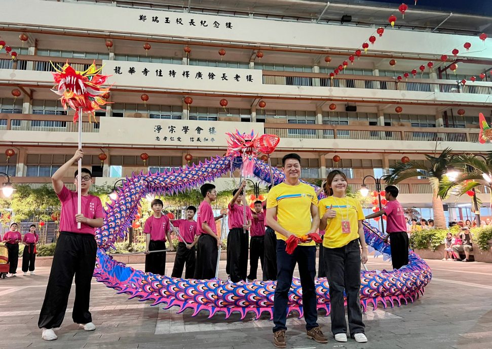 大都会//（主文）兴华中小学校友会新春大团拜