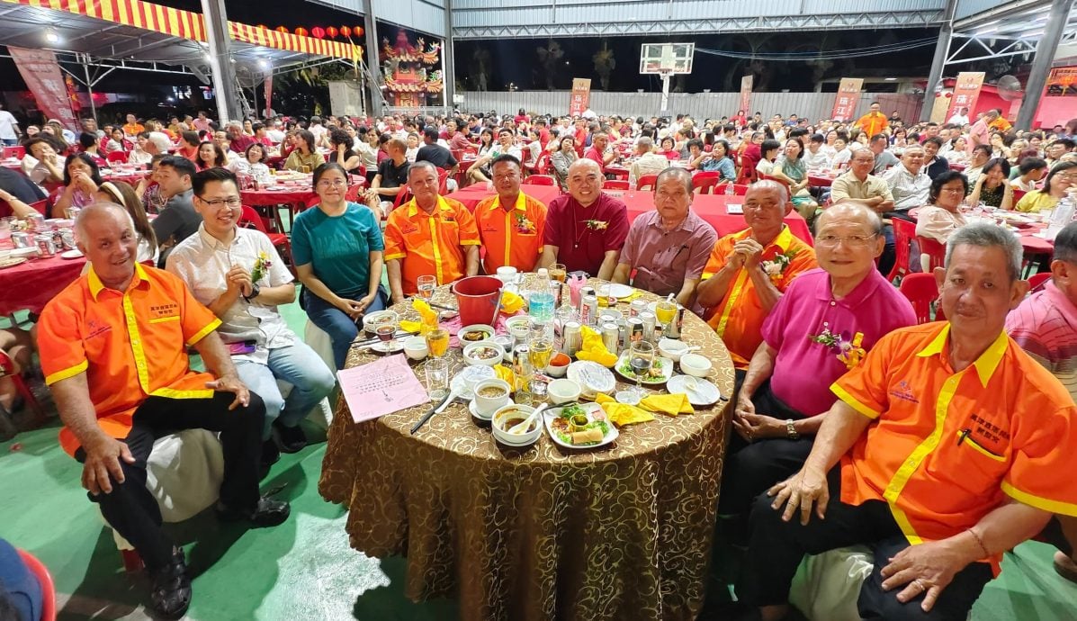 大都会：万津直落昆仑关圣宫庆元宵舞狮舞龙新年歌赛晚宴闹哄哄