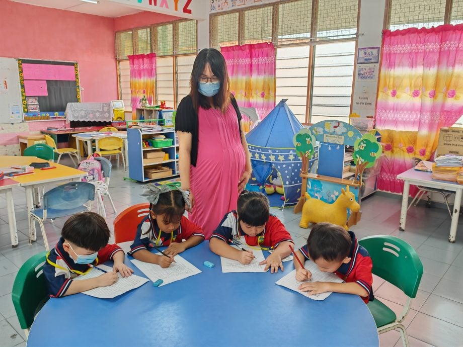 *已签发* 柔：封面：生源流失与环境挑战双重考验 亚音港中华学校学生数降至20人创新低