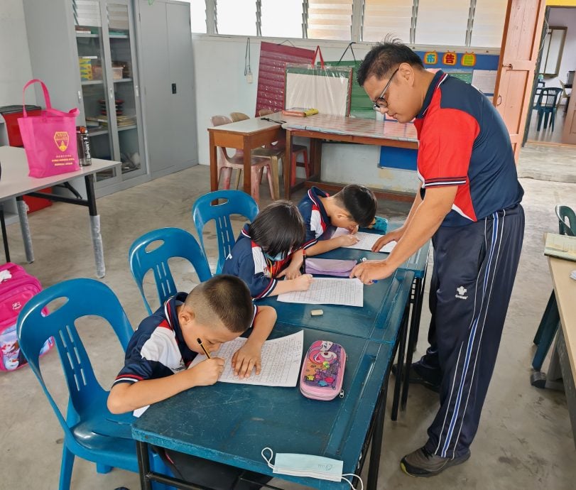 *已签发* 柔：封面：生源流失与环境挑战双重考验 亚音港中华学校学生数降至20人创新低