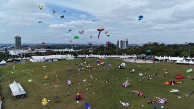 世界各国风筝好手 空中竞技斗艳