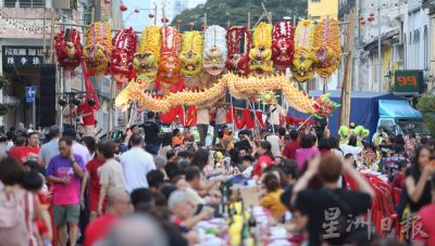 年初七人日热闹登场 蛇喜霸大长宴 千人齐聚