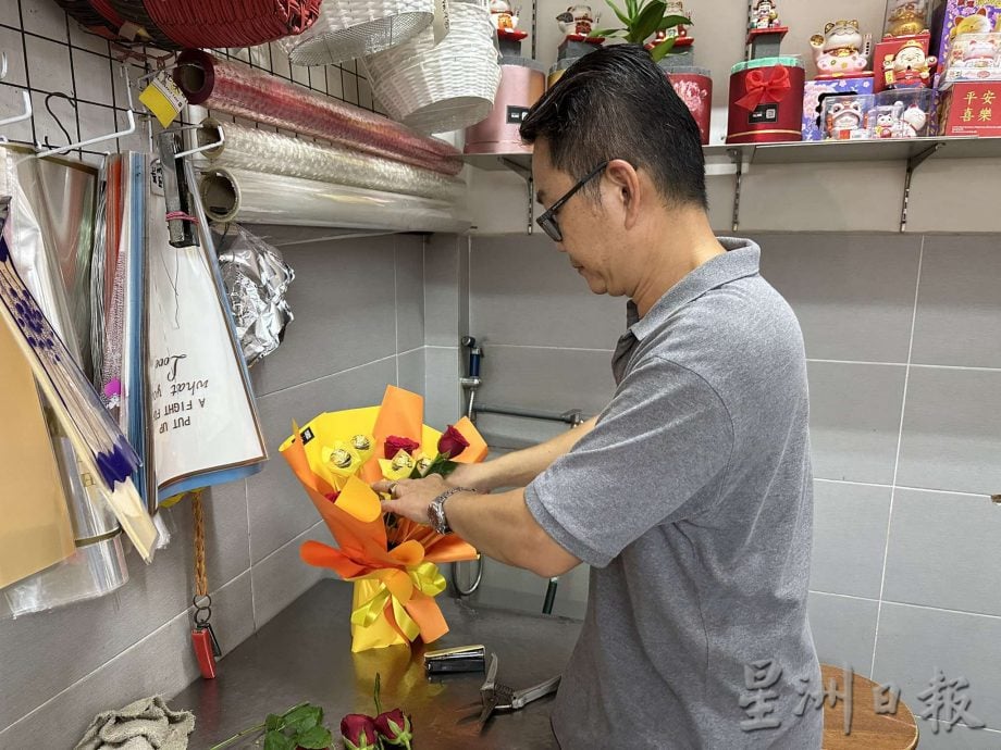 情人节前夕 鲜花市场未掀热潮，花店业者料最后时刻迎顾客高峰