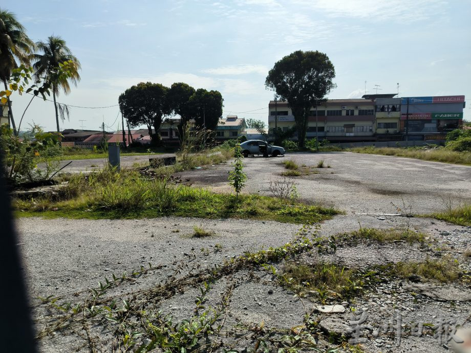 柔：可版头：民生特工队：古来老街废置停车场，沦为垃圾场