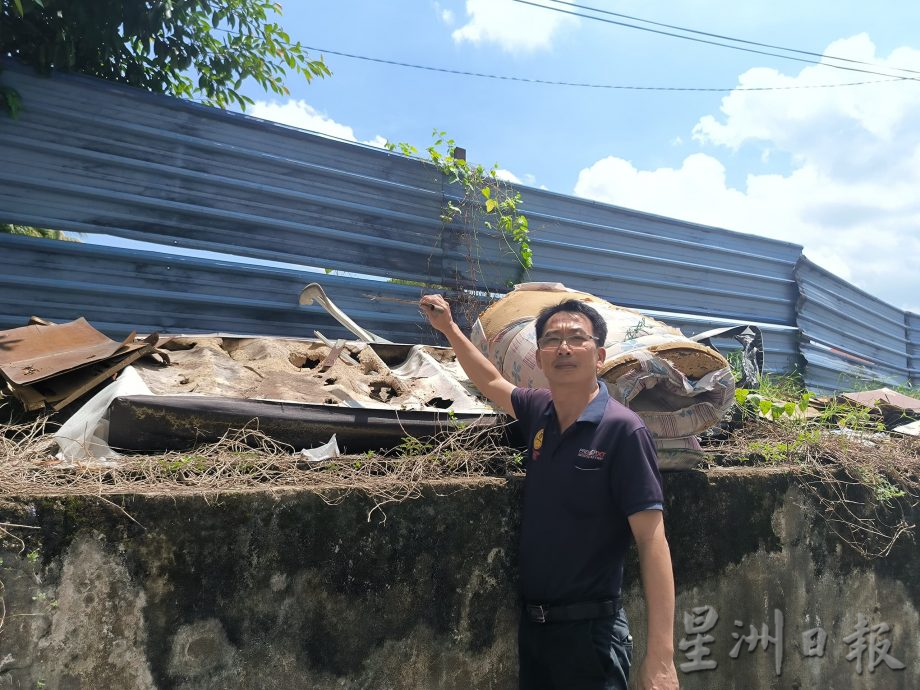 柔：可版头：民生特工队：古来老街废置停车场，沦为垃圾场