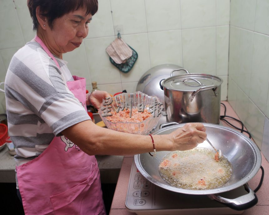 私房好菜/许丽霞拿手好菜 福建炸肉丸外酥内嫩  