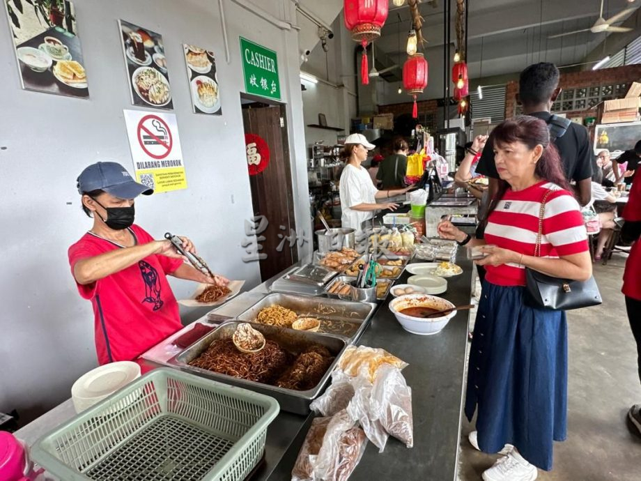 （古城新年备稿）-一元早餐店提供价廉物美的美食