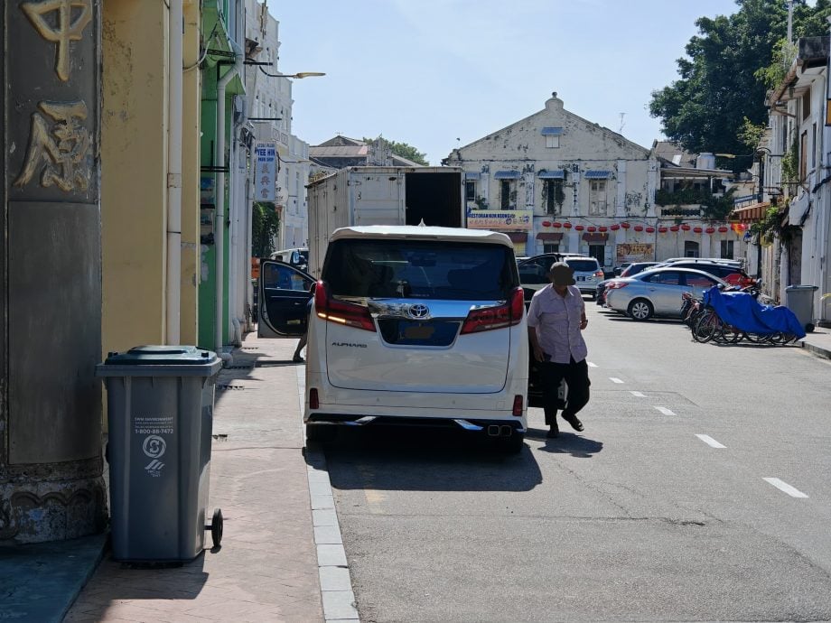 （古城版）板底街改单行道，刘志俍向商家咨询意见，认同单向更适合