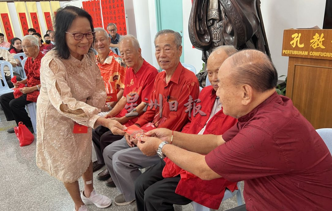 （古城第三版主文）沈墨义：新春挂红彩是甲州特色