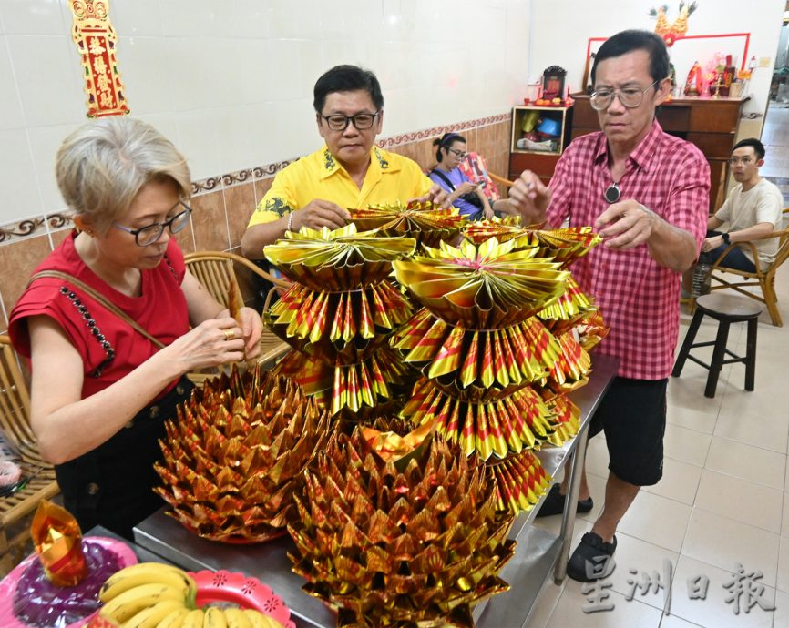 估俚街拜天公宁静中传递著温馨的家庭气氛