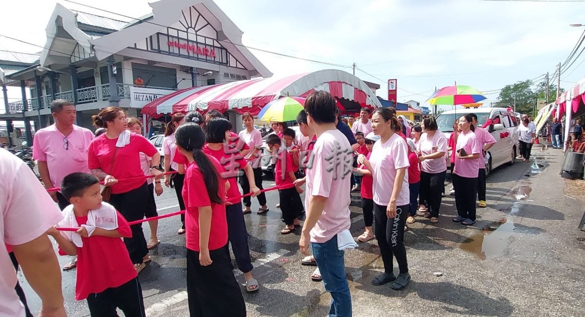 （大北马）古楼百岁黄府郑老太孺人举殡 子孙❛拔龙须❜ 牵引送行 