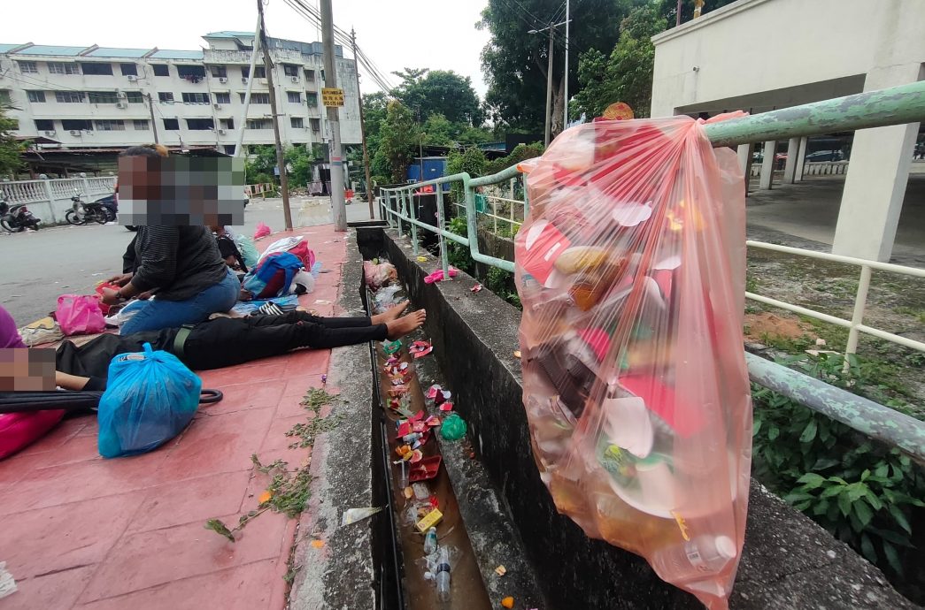 （大北马）天公坛乞丐留下垃圾 清洁工人花4小时清理