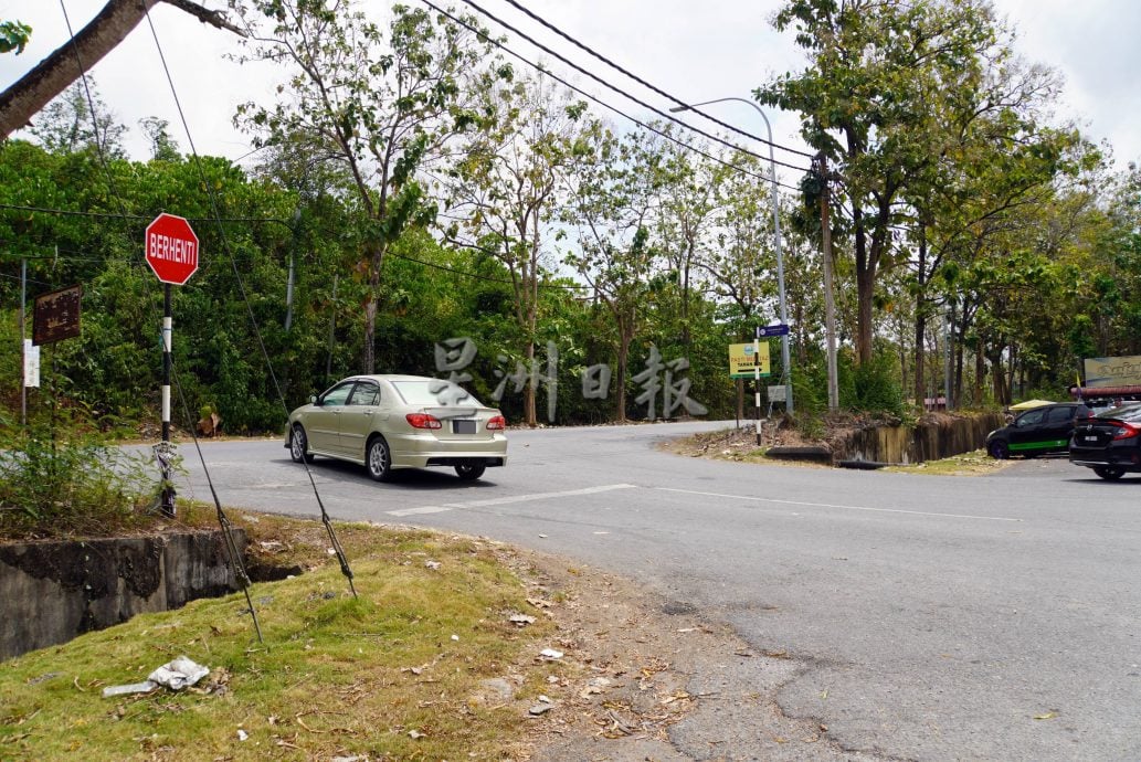 （大北马）巴东勿刹金花园2死3伤车祸，死者家属居民冀引关注装红绿灯