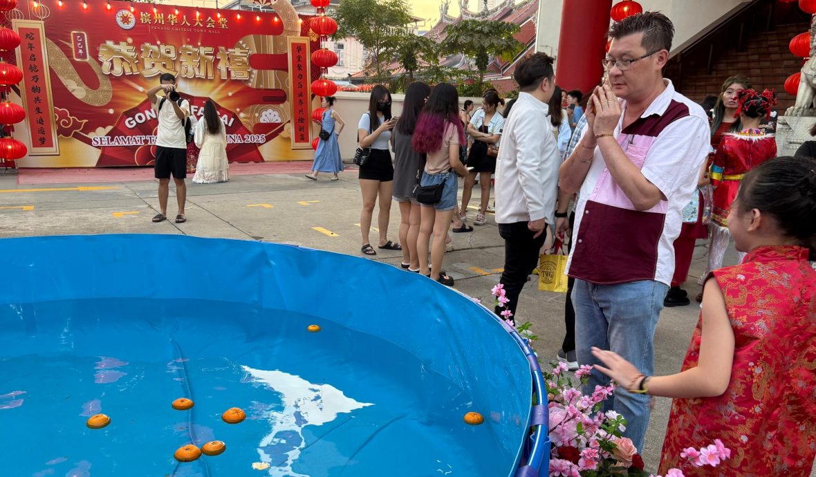 （大北马）槟华堂举办元宵庆典　抛柑许愿与民众互动庆祝传统节日