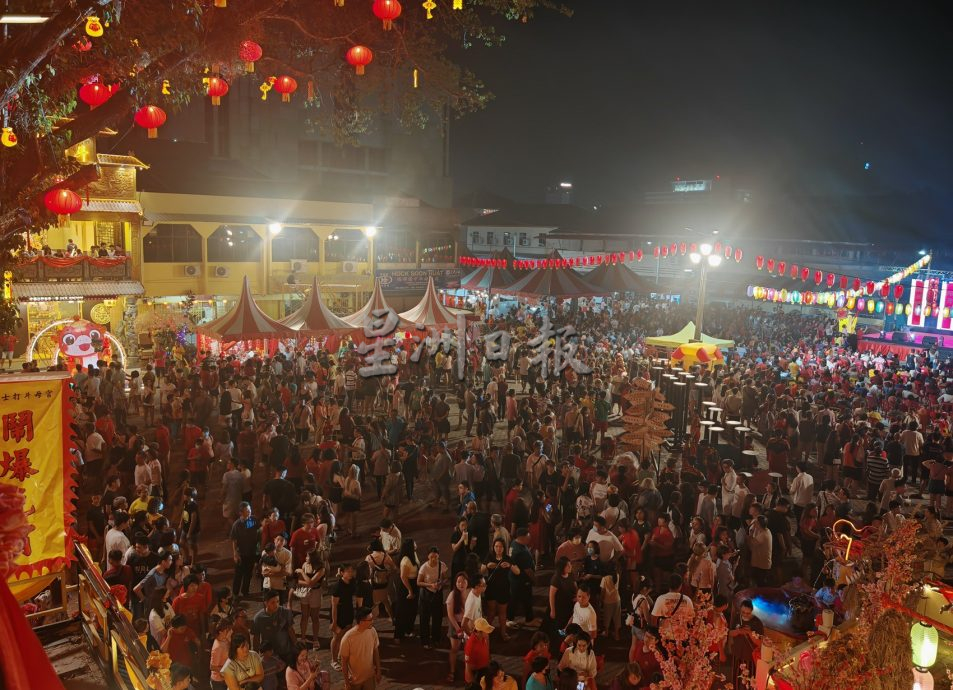 （大北马）财神爷和月老“下凡”送财送姻缘，与万人一同在亚罗士打斗母宫闹爆元宵！