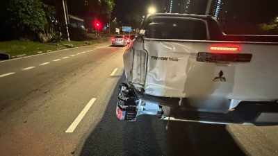 摩托车失控撞四驱车   男骑士伤重身亡