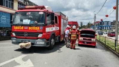 轿车冒烟 骑士车祸   万乐镇2小时2意外