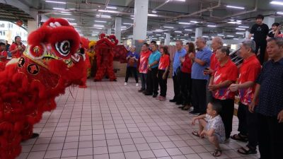 光民校友会龙狮武术团 中央市场贺岁闹哄哄