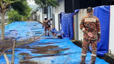 土崩区再遭大雨冲蚀.民宅围墙龟裂 居民忧心忡忡