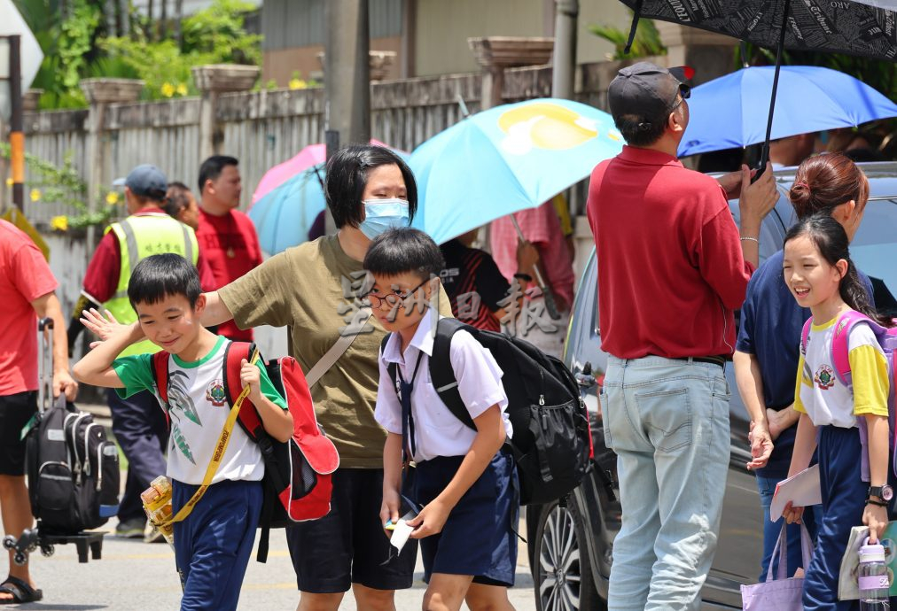 东：格宾林火蔓延产生烟霾