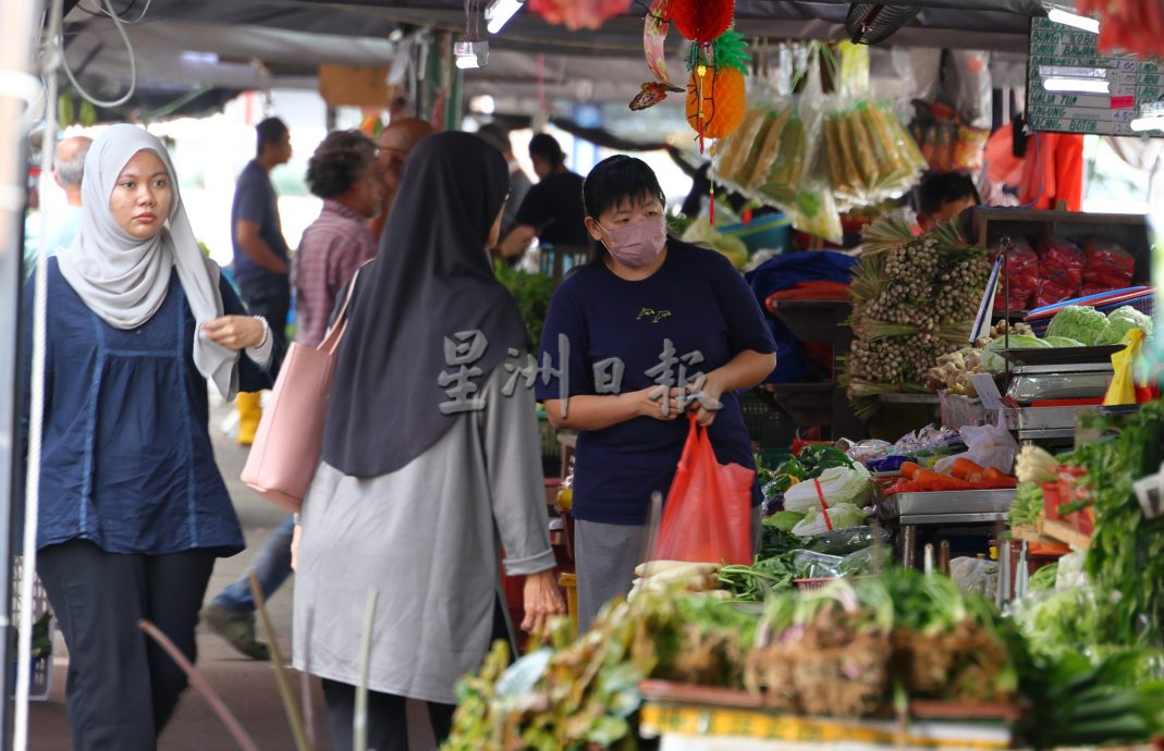 东：格宾林火蔓延产生烟霾