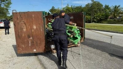 档口阻街不收，充公！  扫荡桃源岭路边摊  